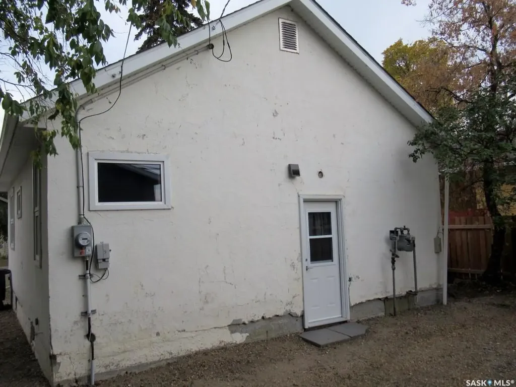 110 7th Avenue W Kindersley SK S0L 1S0