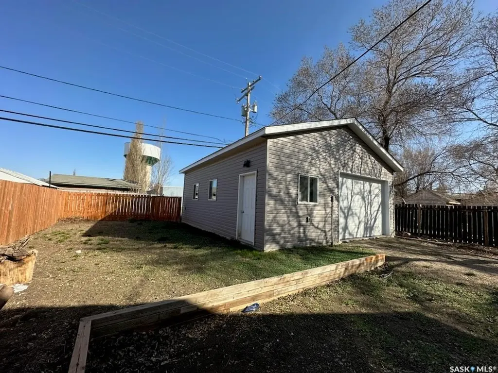 110 7th Avenue W Kindersley SK S0L 1S0