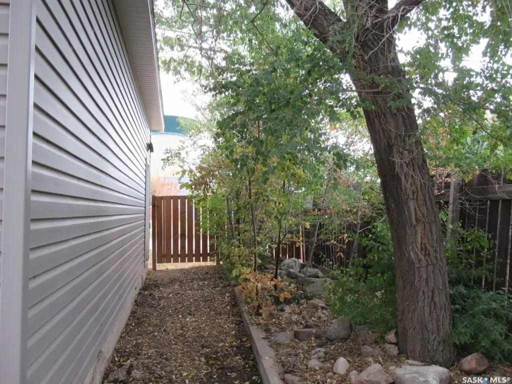 110 7th Avenue W Kindersley SK S0L 1S0