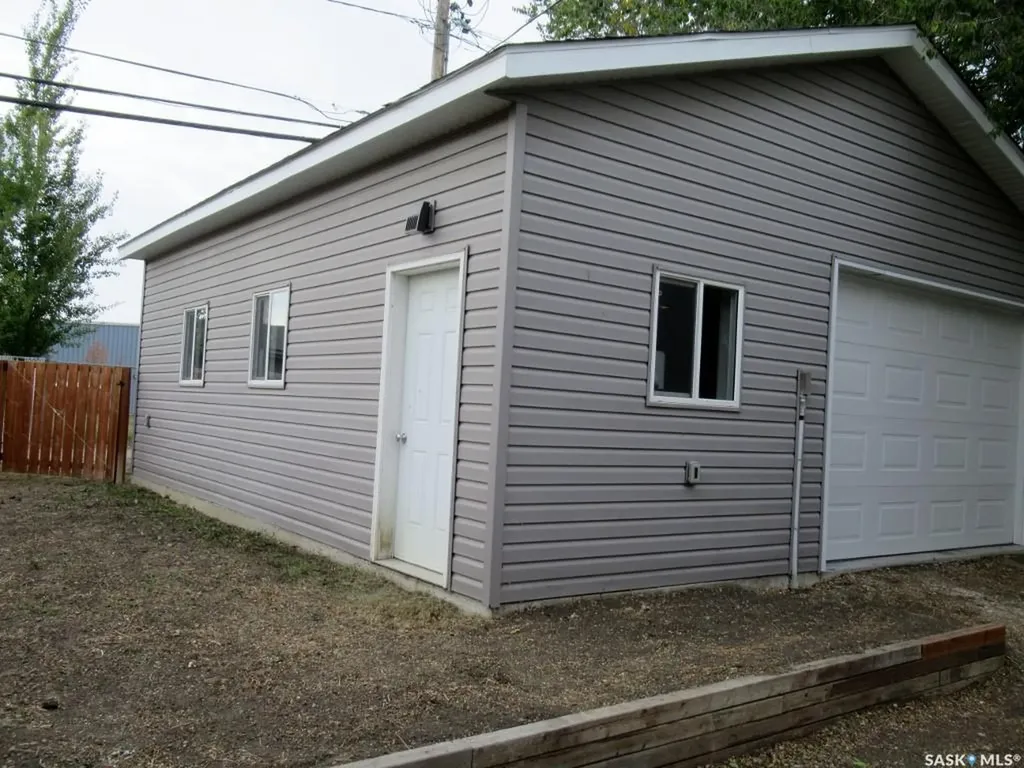 110 7th Avenue W Kindersley SK S0L 1S0