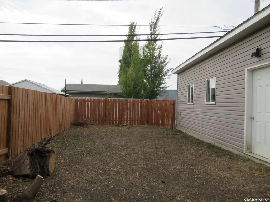 110 7th Avenue W Kindersley SK S0L 1S0