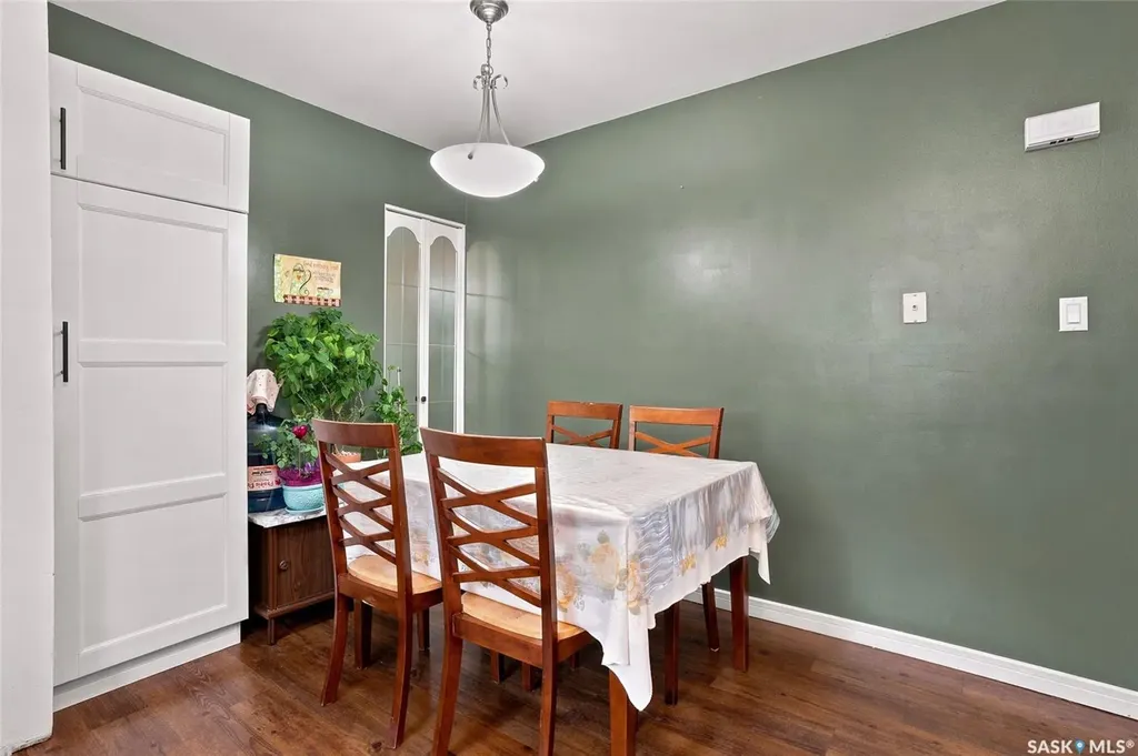 242 Haviland Crescent Saskatoon SK S7L 5A7