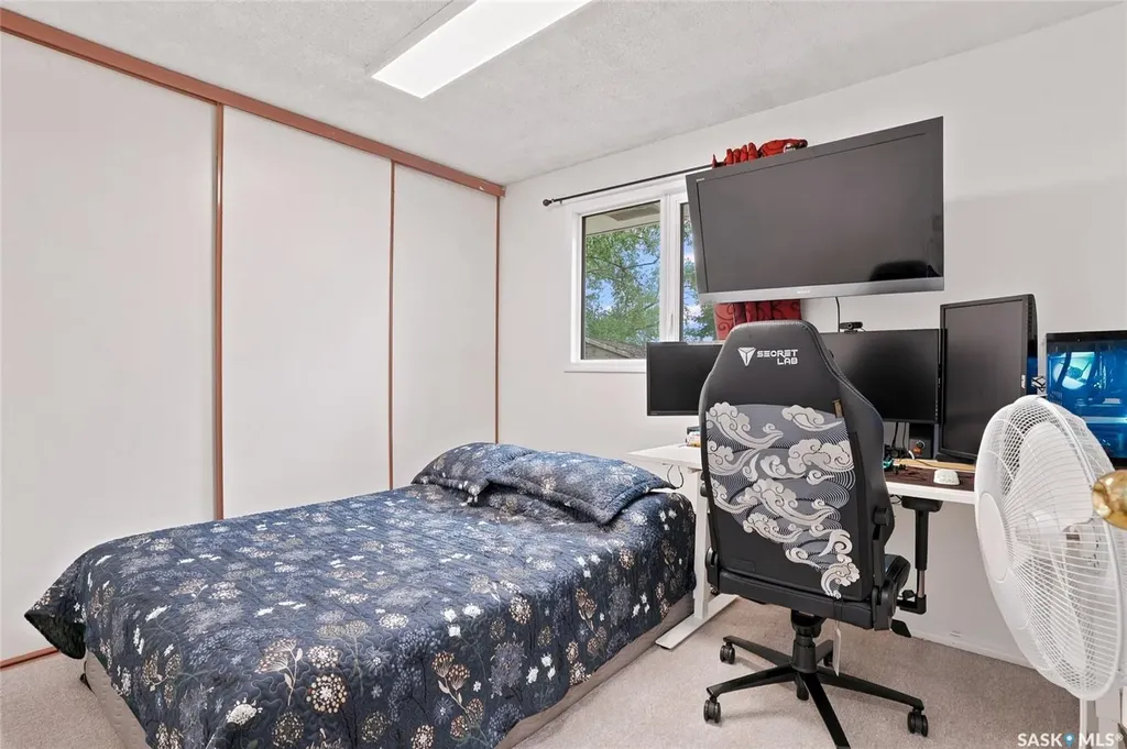 242 Haviland Crescent Saskatoon SK S7L 5A7