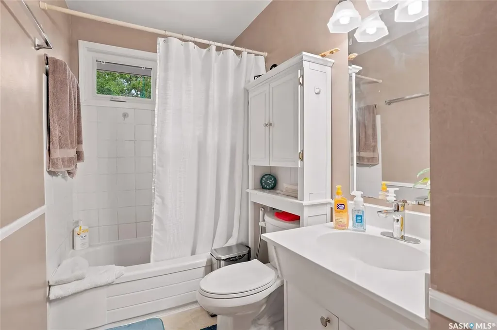 242 Haviland Crescent Saskatoon SK S7L 5A7