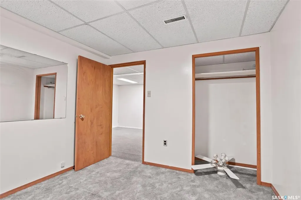 242 Haviland Crescent Saskatoon SK S7L 5A7
