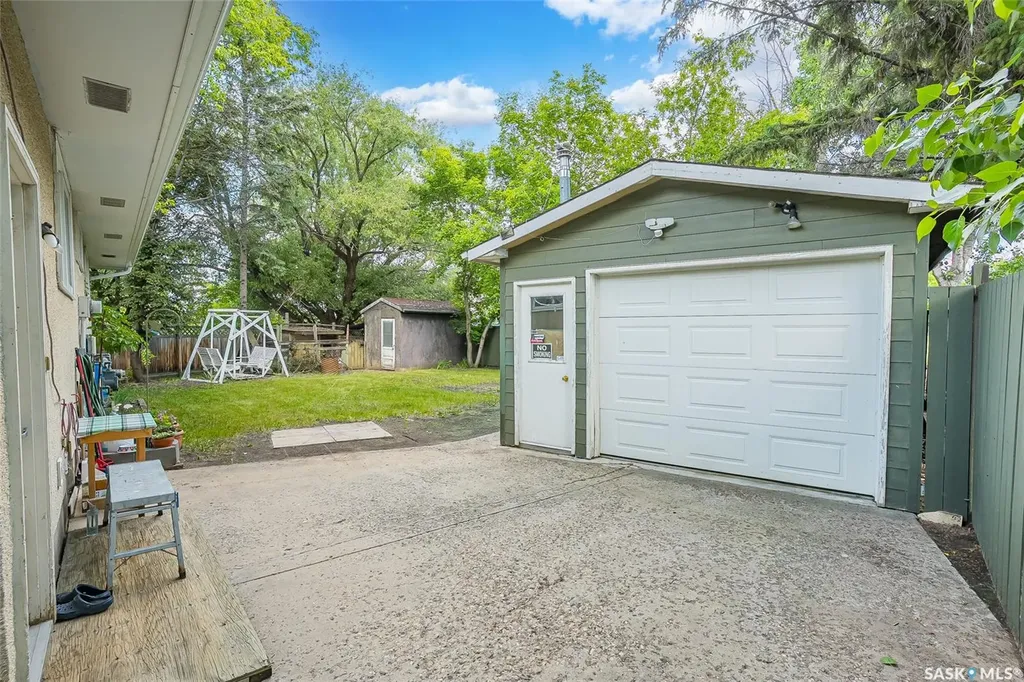 242 Haviland Crescent Saskatoon SK S7L 5A7