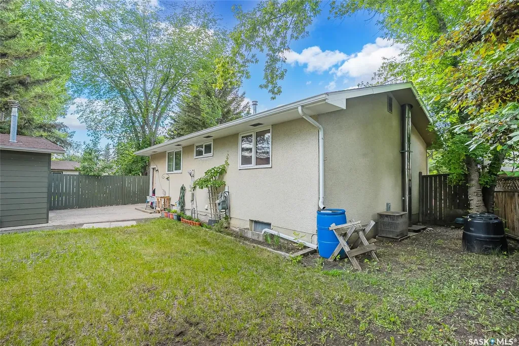 242 Haviland Crescent Saskatoon SK S7L 5A7
