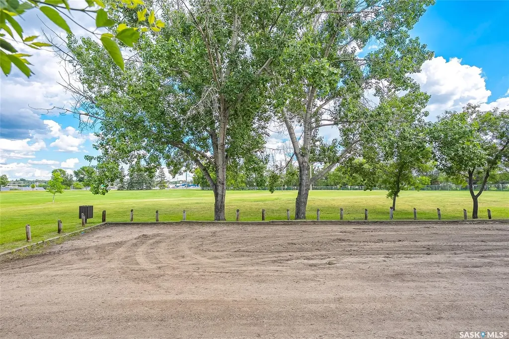 242 Haviland Crescent Saskatoon SK S7L 5A7