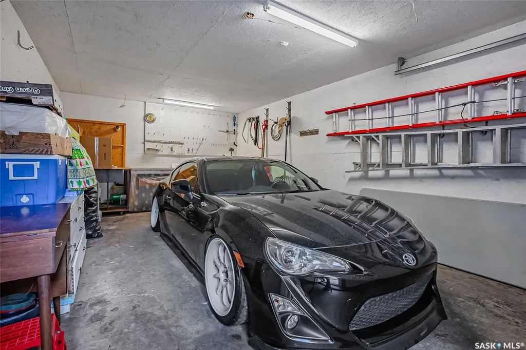 242 Haviland Crescent Saskatoon SK S7L 5A7