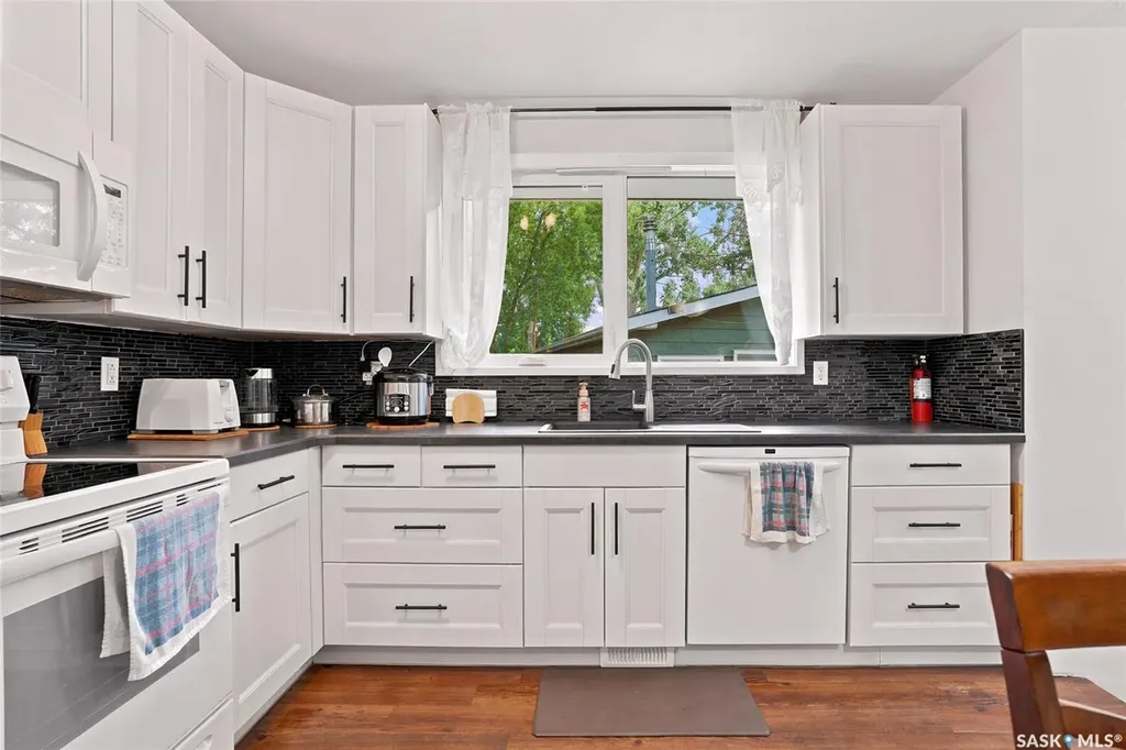 242 Haviland Crescent Saskatoon SK S7L 5A7