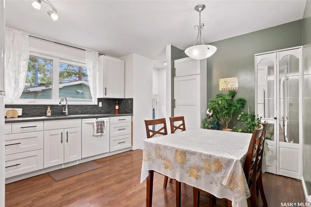 242 Haviland Crescent Saskatoon SK S7L 5A7