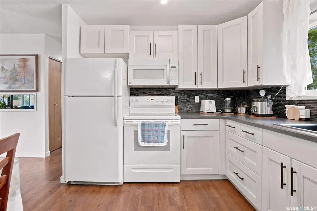 242 Haviland Crescent Saskatoon SK S7L 5A7