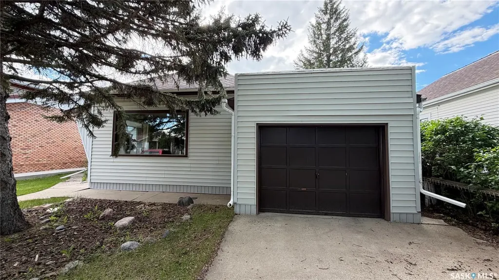 103 Walsh Street Maple Creek SK S0N 1N0