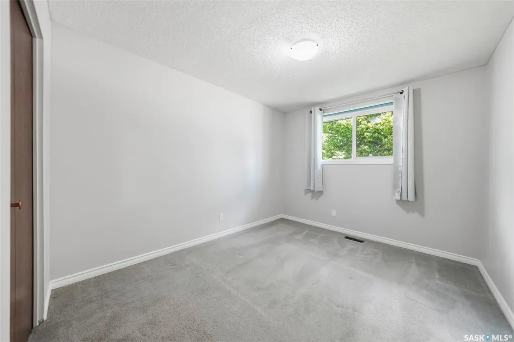 106 Sclandens Place Saskatoon SK S7M 4C4