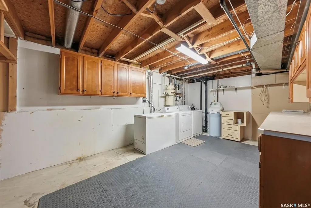 106 Sclandens Place Saskatoon SK S7M 4C4