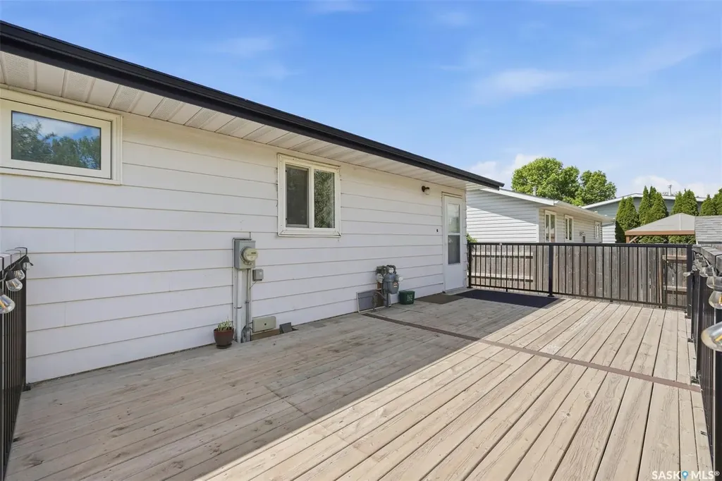 106 Sclandens Place Saskatoon SK S7M 4C4