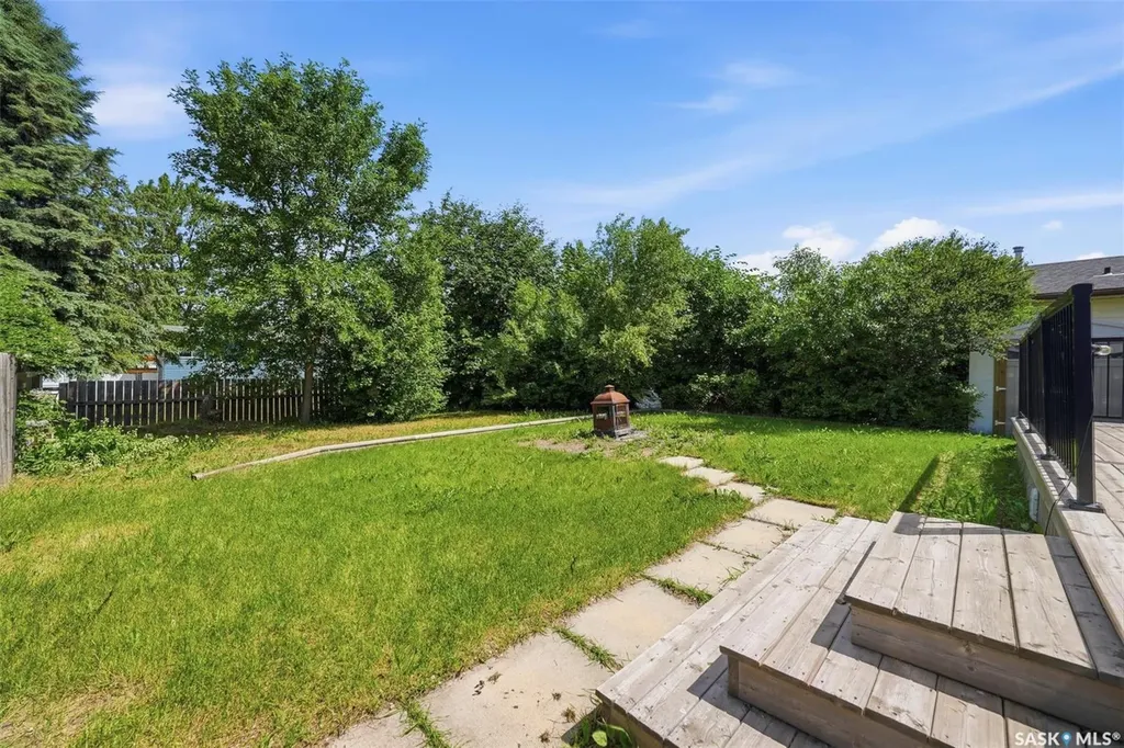 106 Sclandens Place Saskatoon SK S7M 4C4