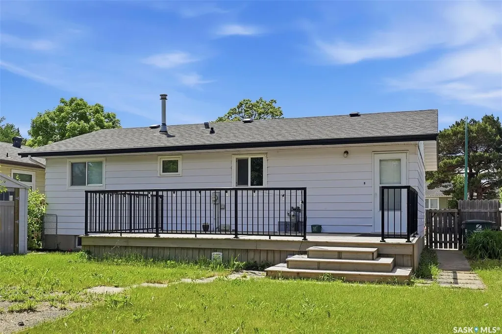 106 Sclandens Place Saskatoon SK S7M 4C4