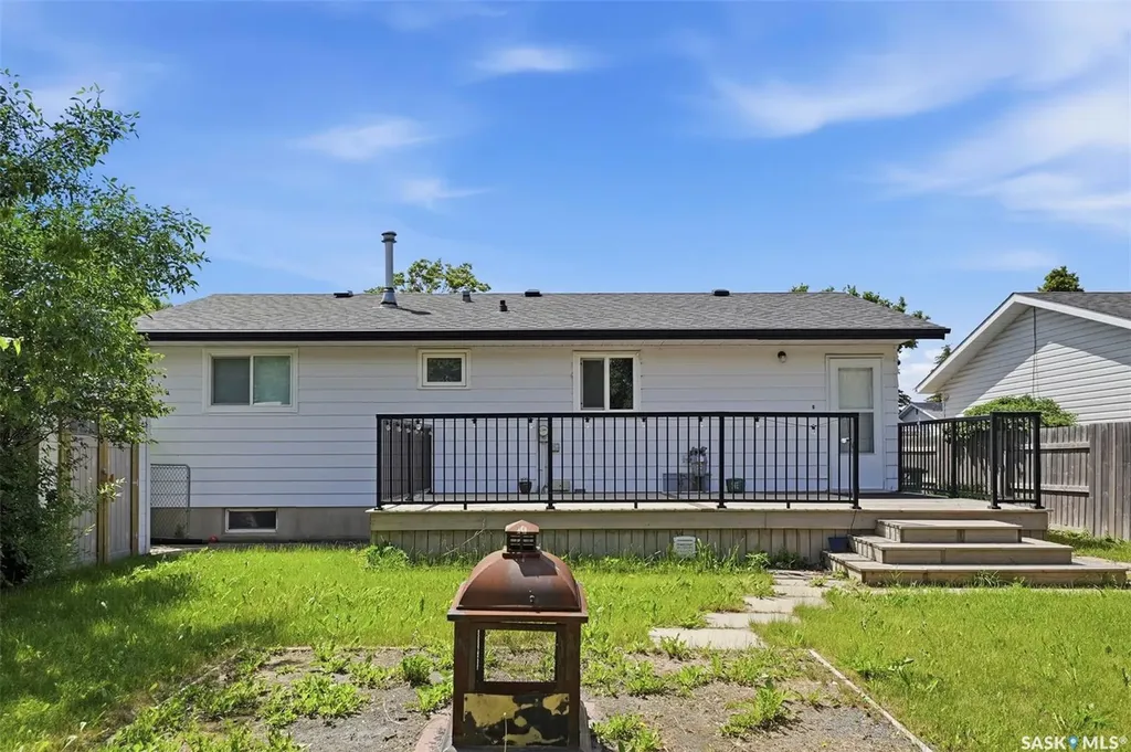 106 Sclandens Place Saskatoon SK S7M 4C4