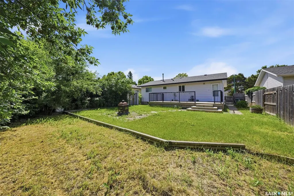 106 Sclandens Place Saskatoon SK S7M 4C4