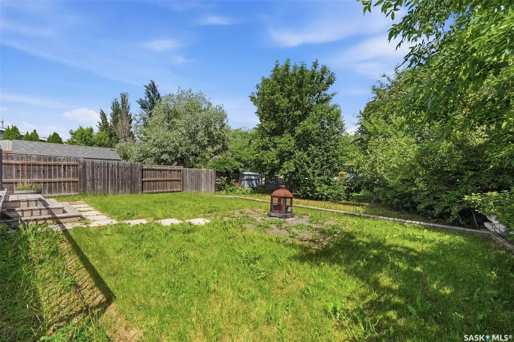106 Sclandens Place Saskatoon SK S7M 4C4