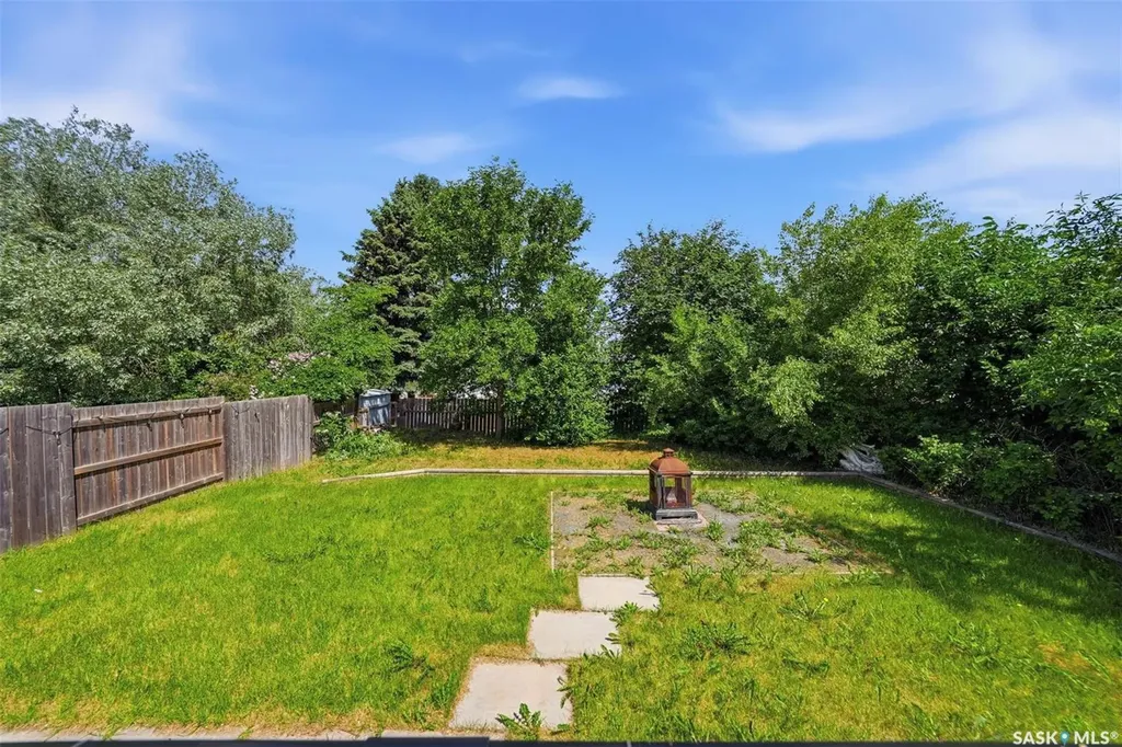 106 Sclandens Place Saskatoon SK S7M 4C4