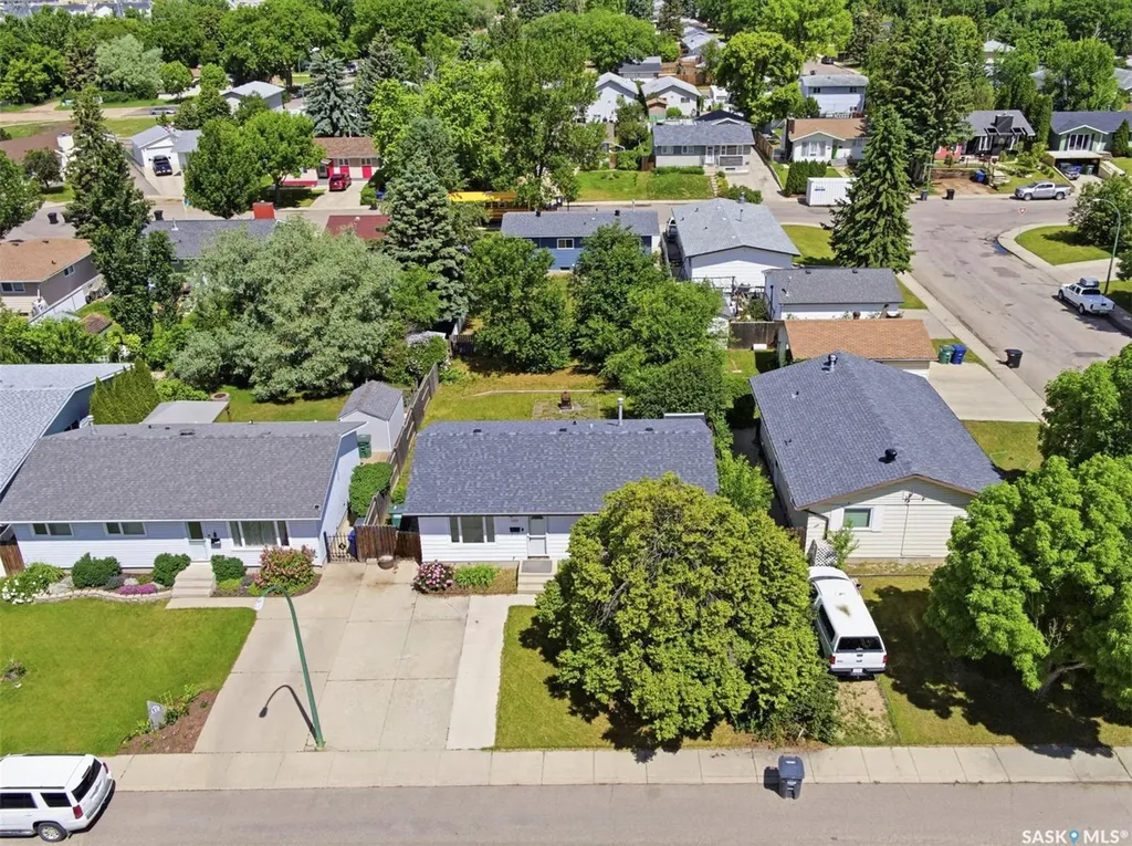 106 Sclandens Place Saskatoon SK S7M 4C4