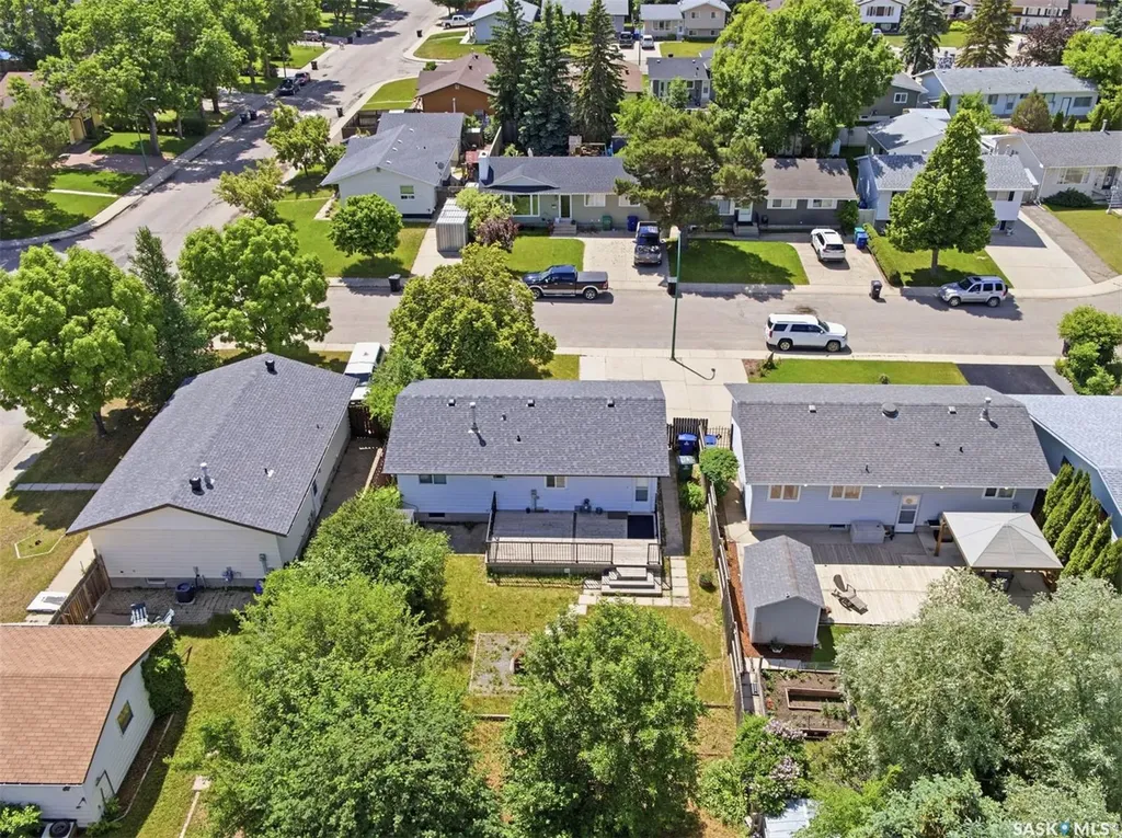 106 Sclandens Place Saskatoon SK S7M 4C4