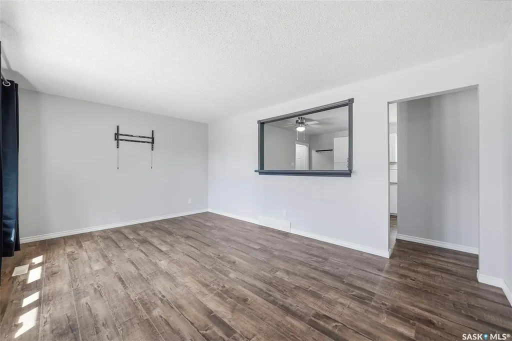 106 Sclandens Place Saskatoon SK S7M 4C4