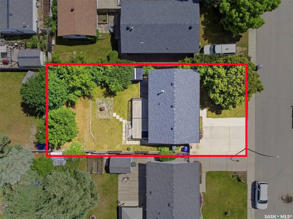 106 Sclandens Place Saskatoon SK S7M 4C4