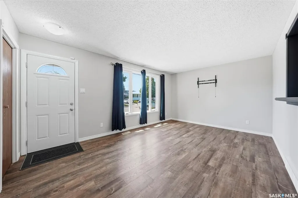 106 Sclandens Place Saskatoon SK S7M 4C4