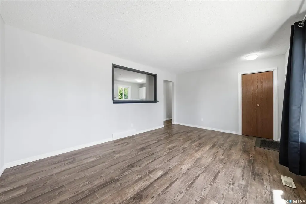 106 Sclandens Place Saskatoon SK S7M 4C4