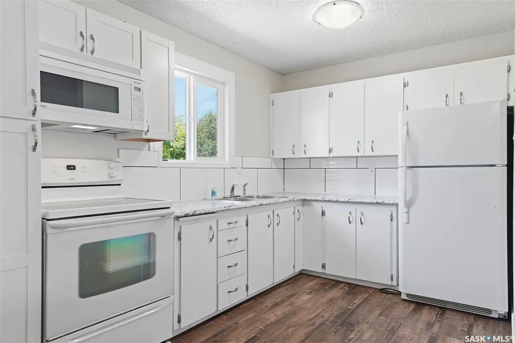 106 Sclandens Place Saskatoon SK S7M 4C4
