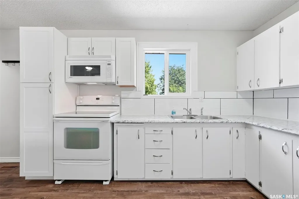 106 Sclandens Place Saskatoon SK S7M 4C4