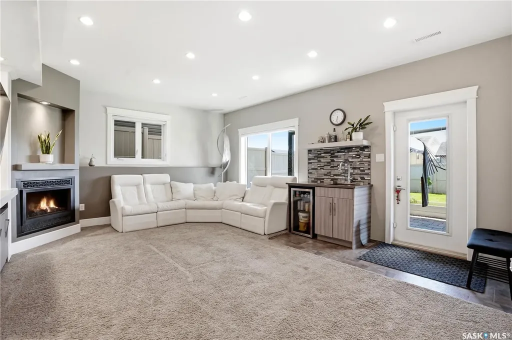 212 Glenwood Terrace Martensville SK S0K 0A2