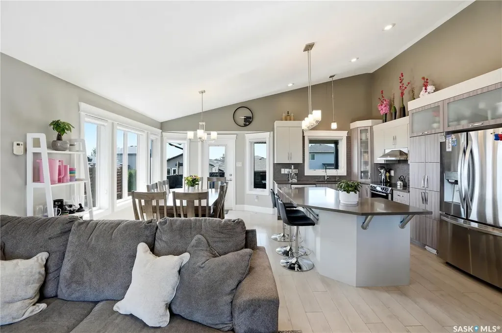 212 Glenwood Terrace Martensville SK S0K 0A2