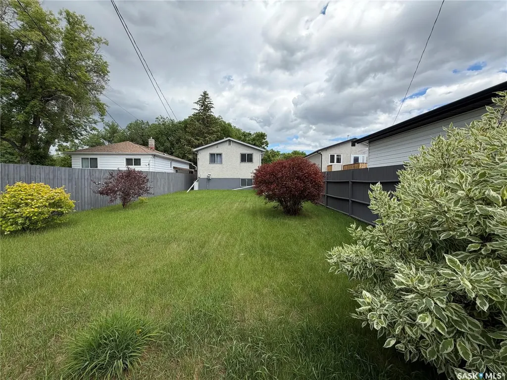 939 J Avenue N Saskatoon SK S7L 2L1