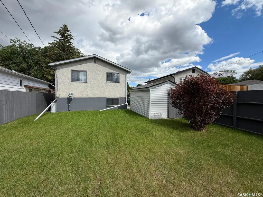 939 J Avenue N Saskatoon SK S7L 2L1