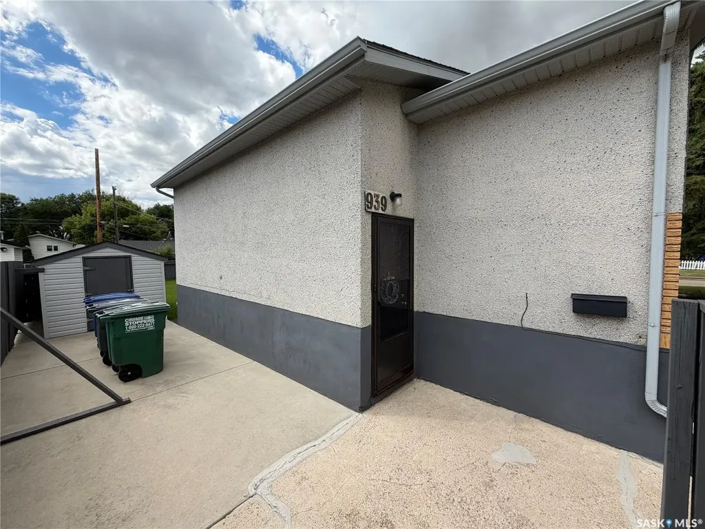 939 J Avenue N Saskatoon SK S7L 2L1