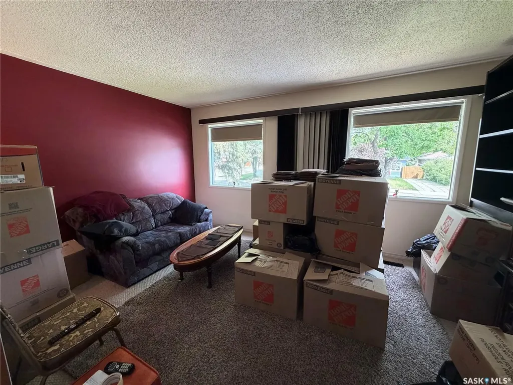 939 J Avenue N Saskatoon SK S7L 2L1
