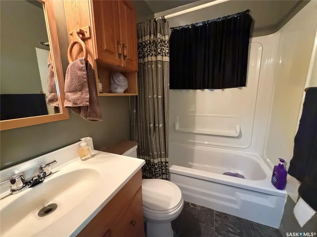 939 J Avenue N Saskatoon SK S7L 2L1