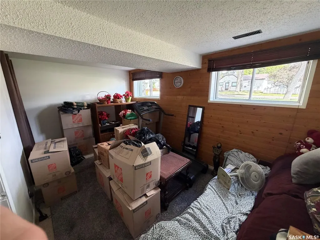 939 J Avenue N Saskatoon SK S7L 2L1