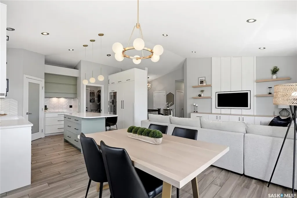 130 Sinclair Crescent Saskatoon SK S7V 0A4