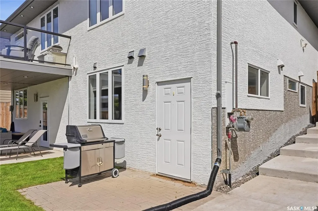 130 Sinclair Crescent Saskatoon SK S7V 0A4