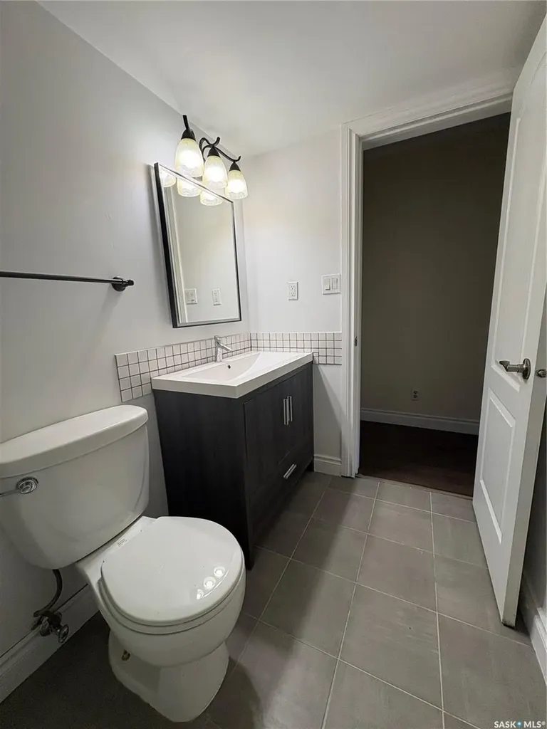 920 9th Street E Saskatoon SK S7H 0N1