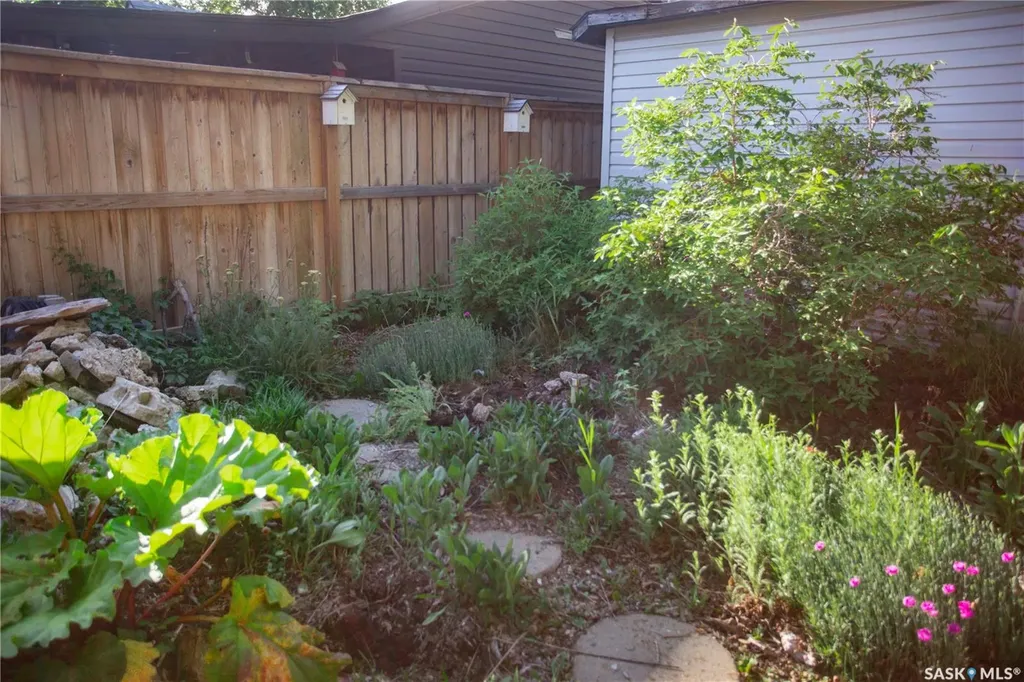 1102 19th Street W Saskatoon SK S7M 1C4