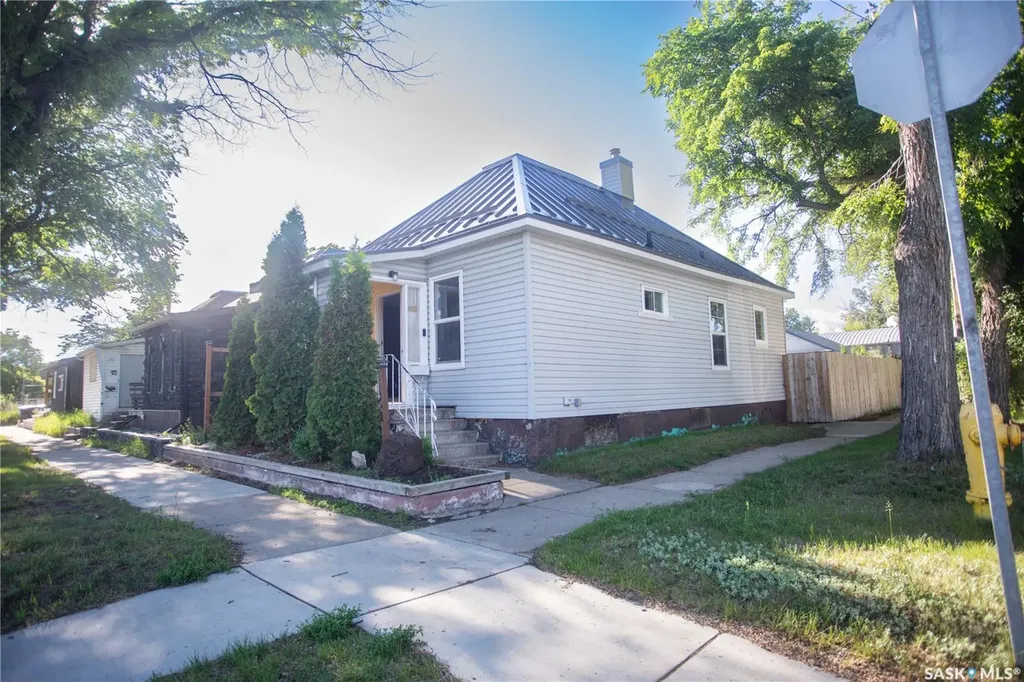 1102 19th Street W Saskatoon SK S7M 1C4