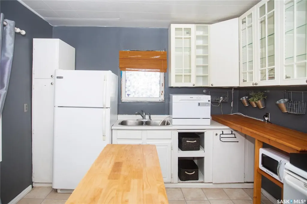 1102 19th Street W Saskatoon SK S7M 1C4