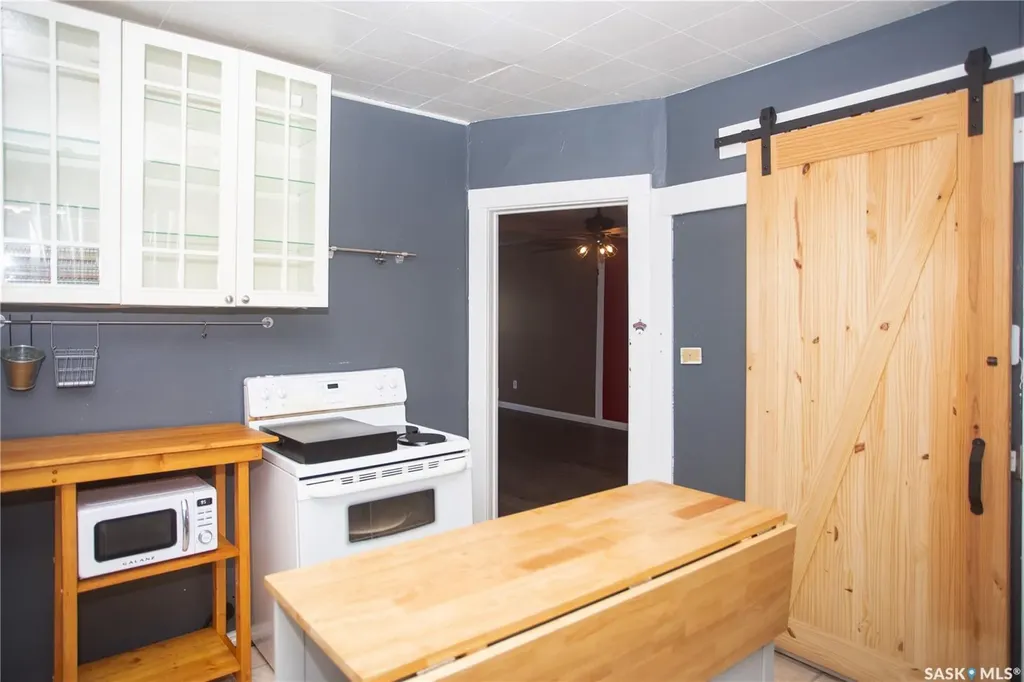 1102 19th Street W Saskatoon SK S7M 1C4