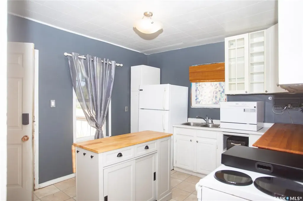 1102 19th Street W Saskatoon SK S7M 1C4